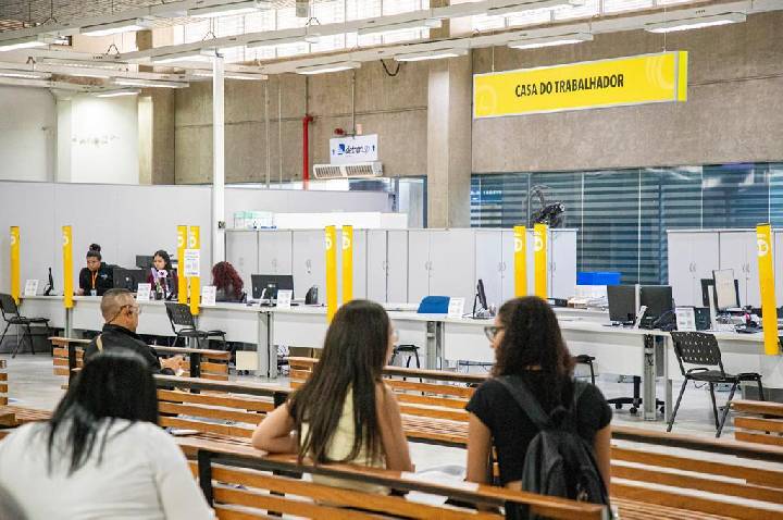 Barueri abre 17 vagas com salários de até R$ 2.6 mil nesta semana