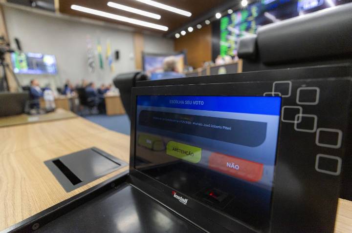 Câmara de Barueri: Licença-maternidade passa a valer também para adoção de adolescentes