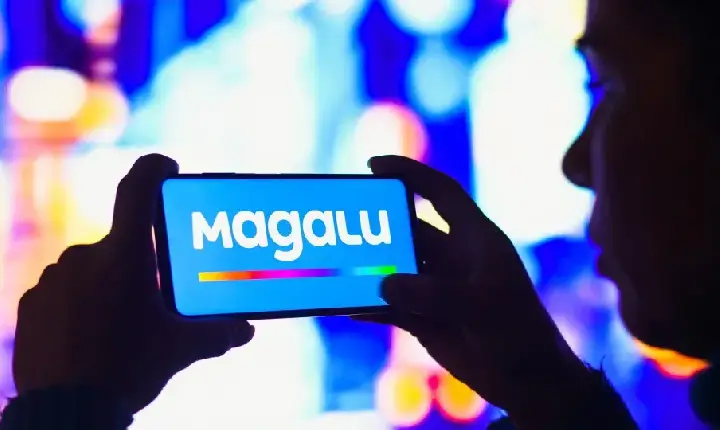 Magalu tem queda nas vendas digitais e vai voltar a abrir lojas físicas