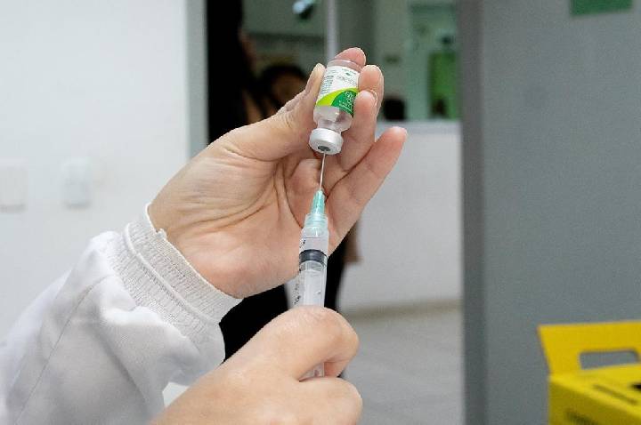 Saúde e Educação se unem em ação de imunização nas escolas municipais de Barueri