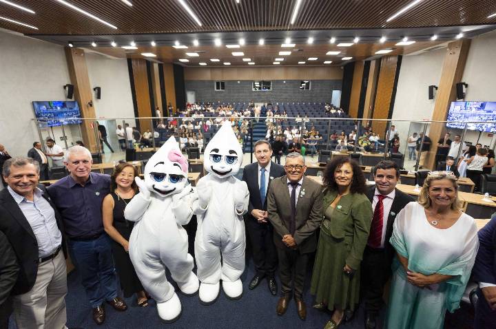 Vice-prefeita visita Câmara para lançar campanha de vacinação