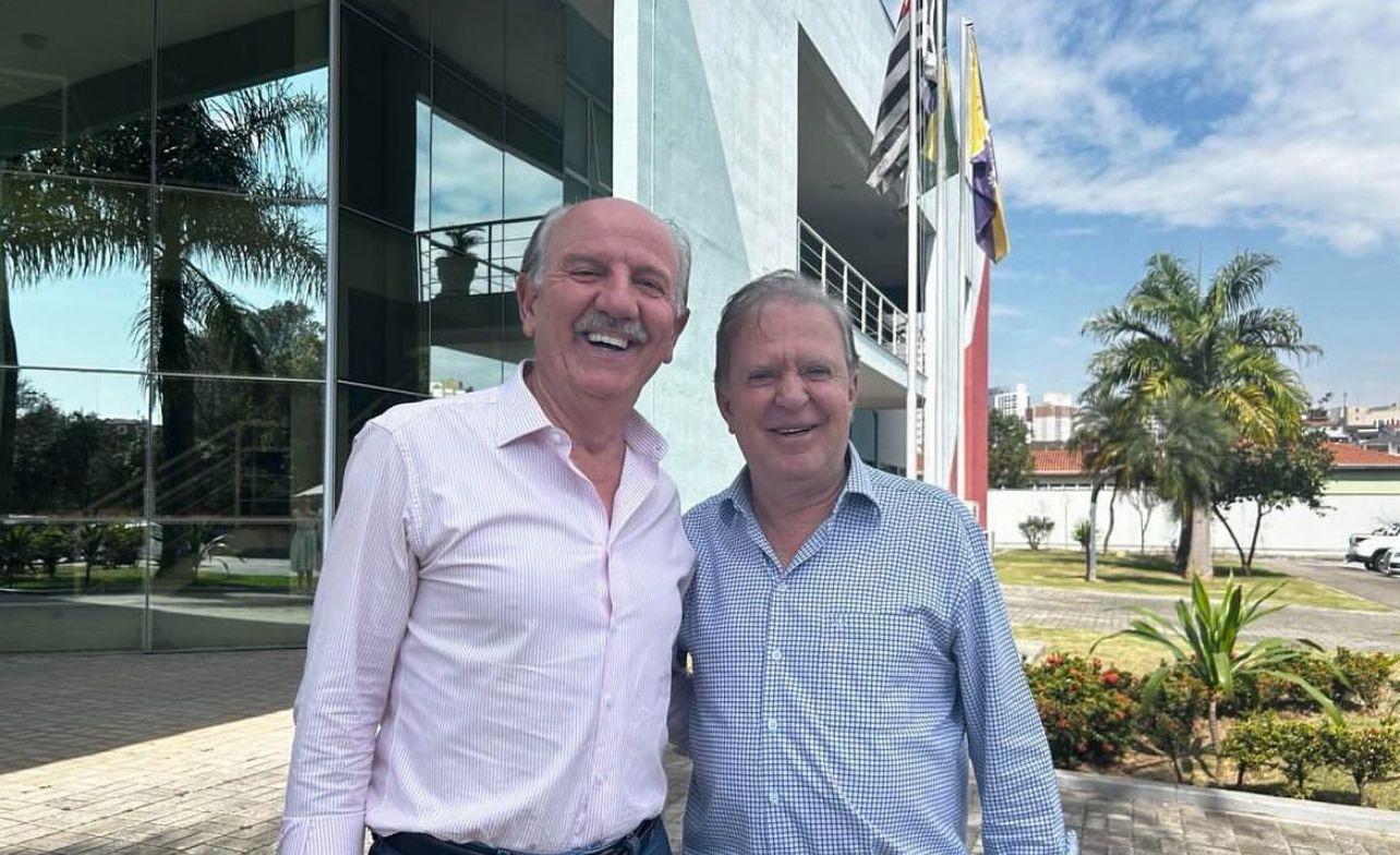 Beto Piteri e Celso Furlan anunciam a entrega de mais de 70 mil kits escolares para alunos da rede municipal de educação de Barueri