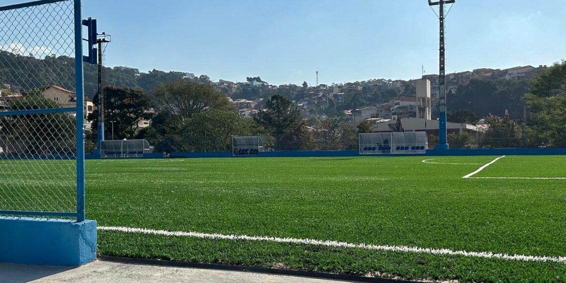 Novidade no esporte: Cotia passa a oferecer aulas de futebol de campo feminino