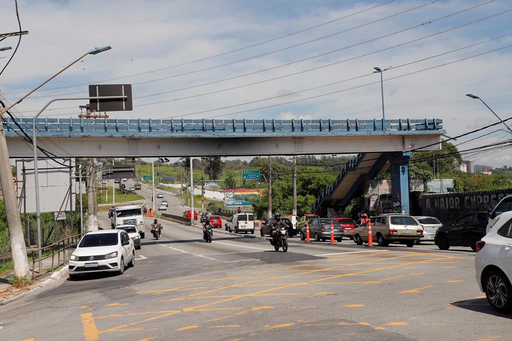 Semurb monitora trânsito para obras de reparos em ponte entre Barueri e Carapicuiba