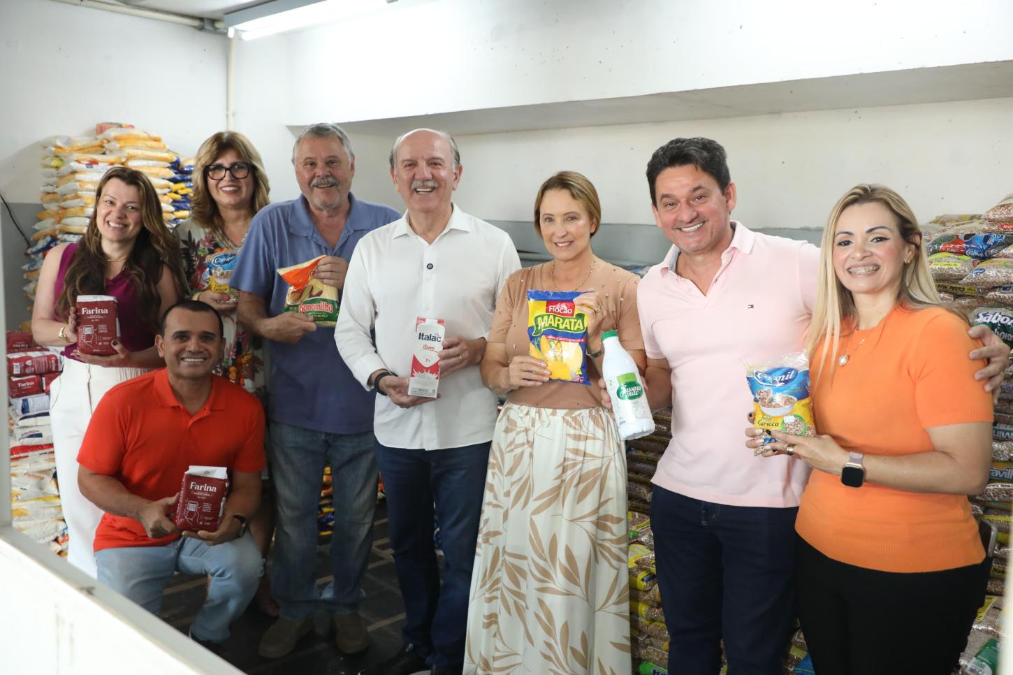 Prefeito Beto Piteri e primeira-dama Damaris recebem doações do Circuito Paulista de Jiu-Jitsu