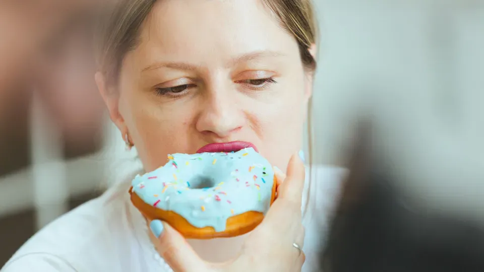 Ansiedade e alimentação: veja os alimentos que podem agravar os sintomas