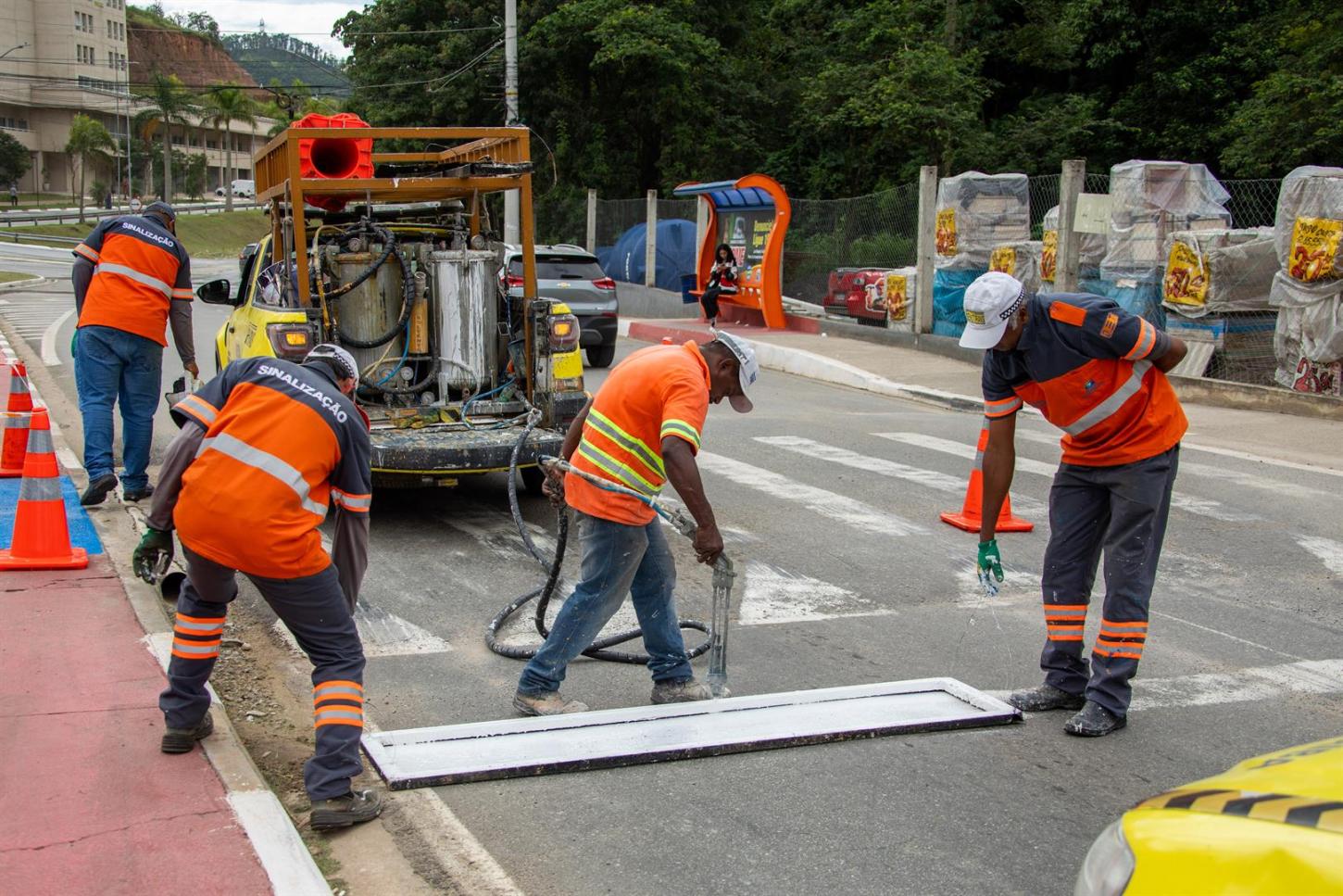Melhorias na Sinalização Viária da Estrada Tenente Marques Avançam em Santana de Parnaíba