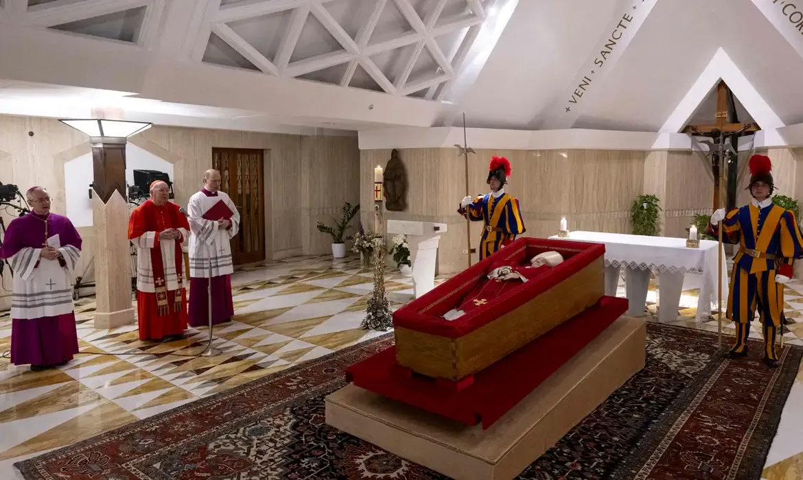 Vaticano anuncia funeral do Papa Francisco para sábado: veja detalhes da cerimônia