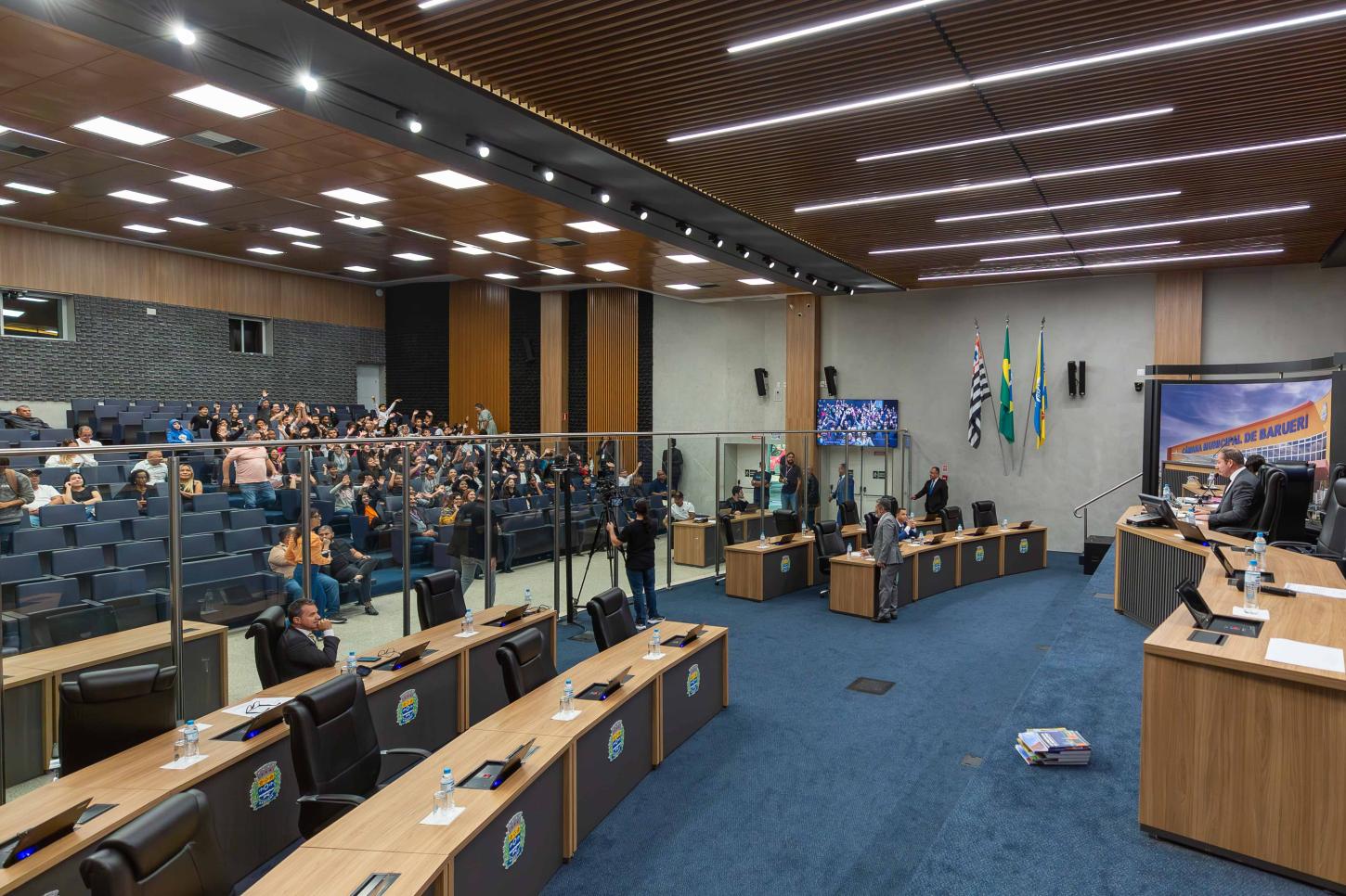 Barueri garante apoio terapêutico a estudantes autistas nas escolas municipais