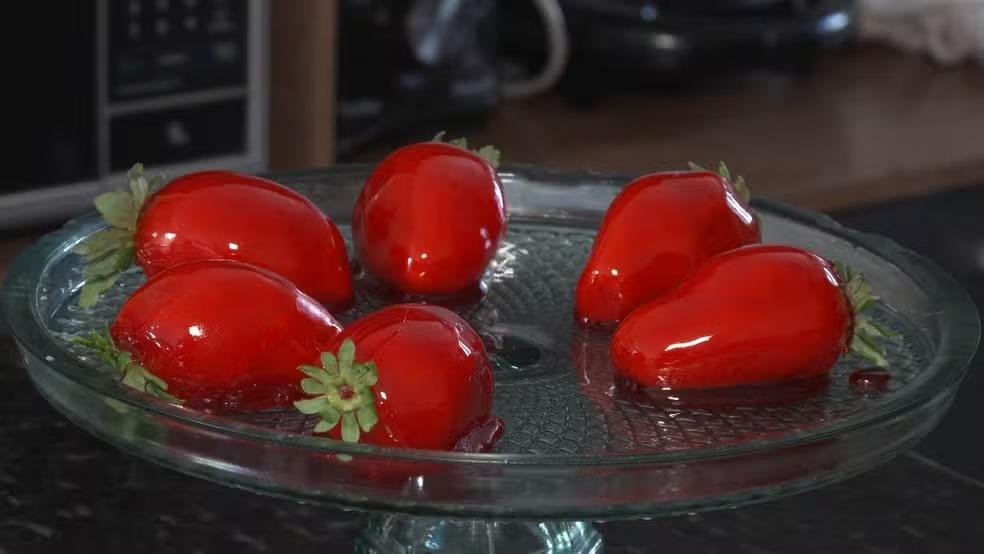 Paixão nacional: pedidos de Morango do Amor crescem 25 vezes no iFood em um mês no Brasil