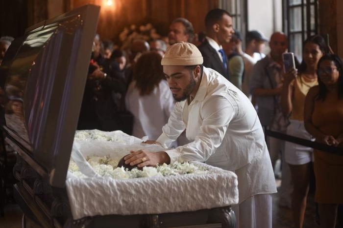 Preta Gil é velada no Theatro Municipal do Rio de Janeiro
