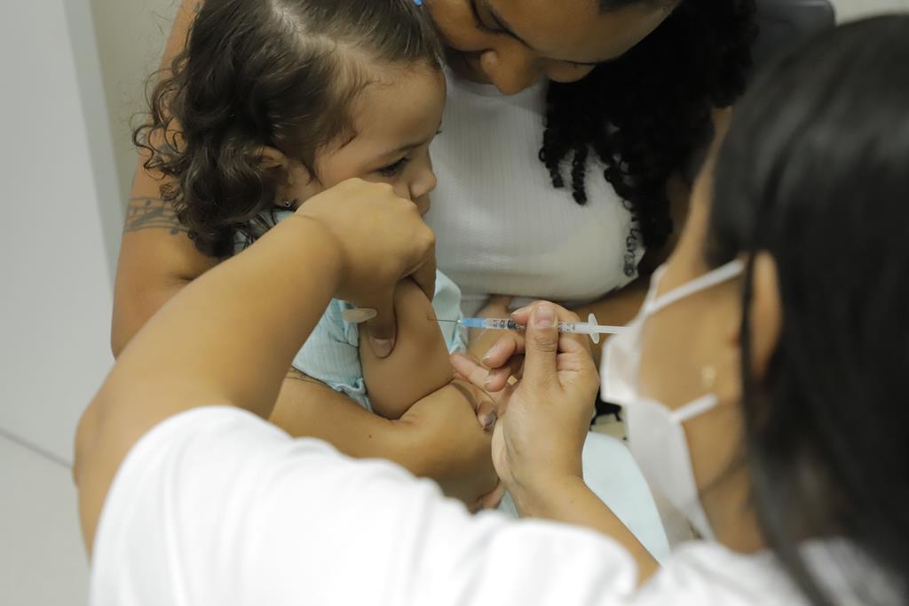 Vacinação contra a gripe chega ao Alpha Shopping neste sábado em Barueri