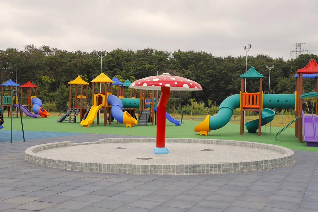 Parque da Juventude tem chafariz e playground para diversão da criançada