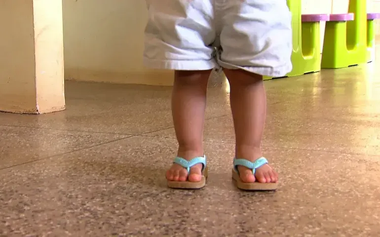 Dor de crescimento: o que é e como aliviar um problema que afeta até 37% das crianças?