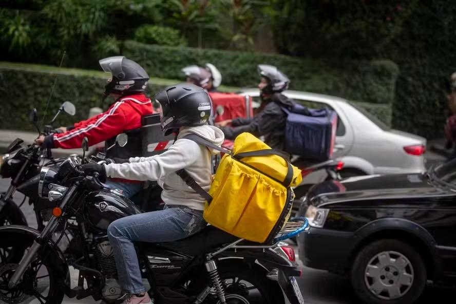 Número de trabalhadores por aplicativos cresce e chega a 1,7 milhão no país