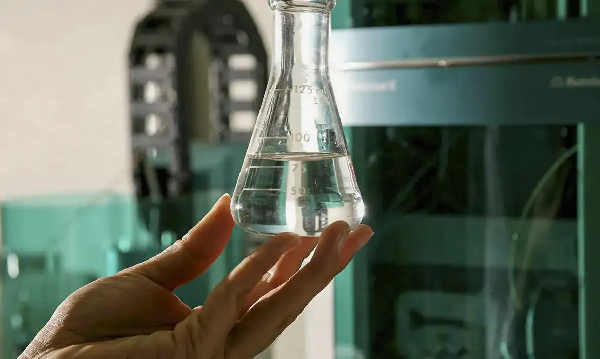 Sobe para 43 o número de casos suspeitos de contaminação por metanol