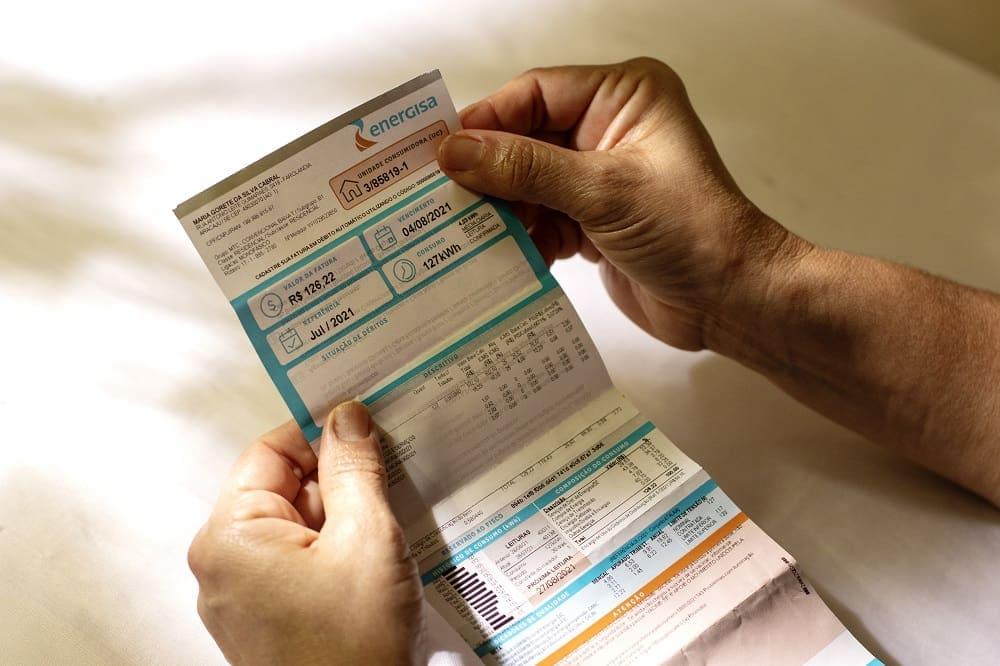 Aneel mantém bandeira para vermelha 1 na conta de luz em novembro