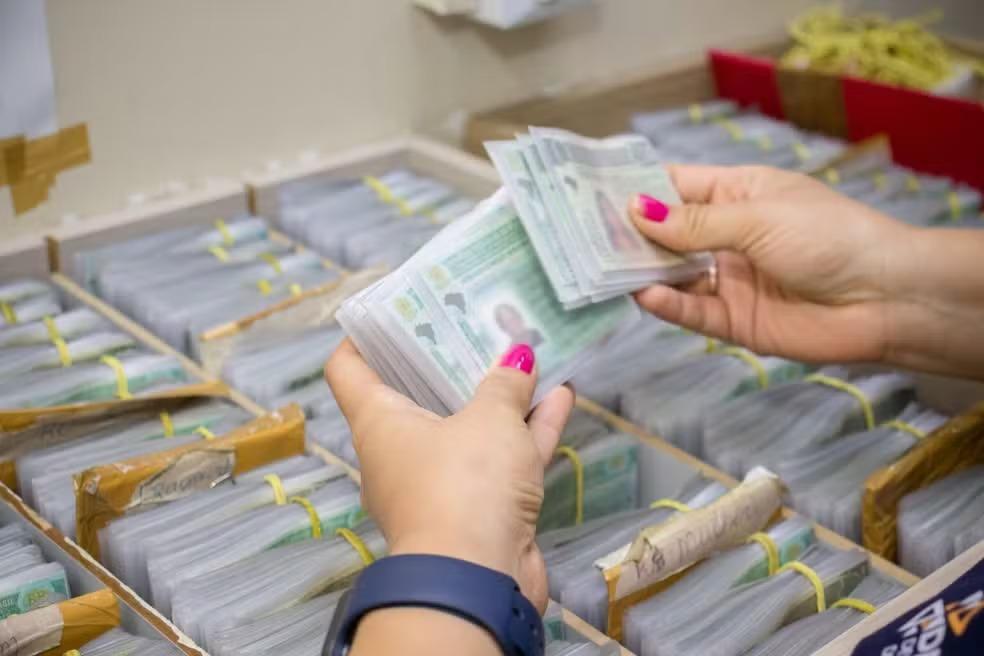 Nova regra da CNH derruba preços e faz autoescolas venderem pacotes por cerca de R$ 300