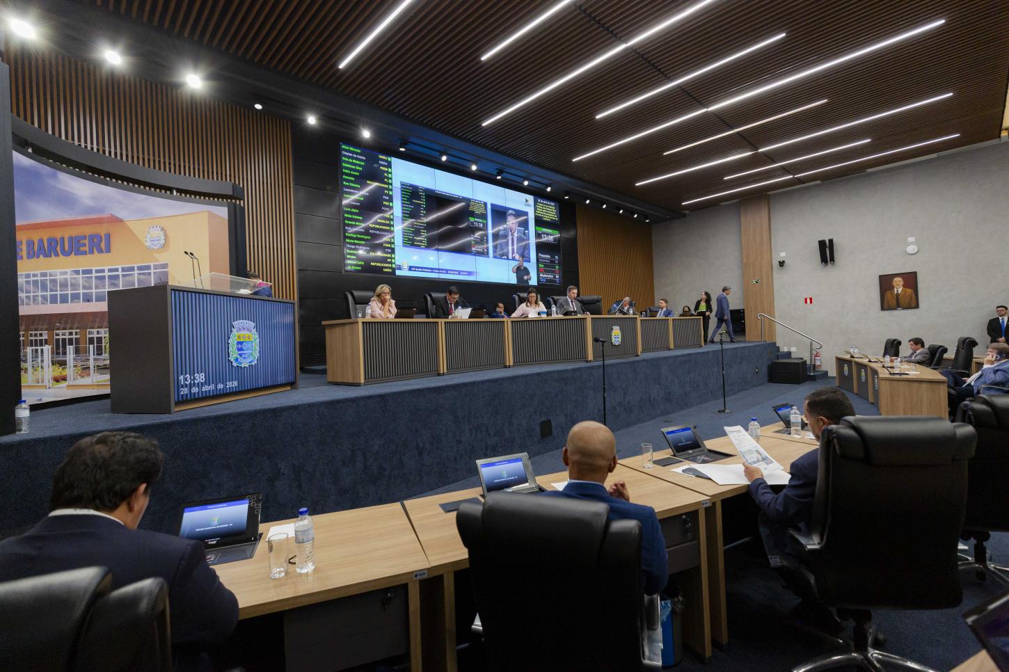 Câmara de Barueri: Nova lei reorganiza serviço de táxi em Barueri