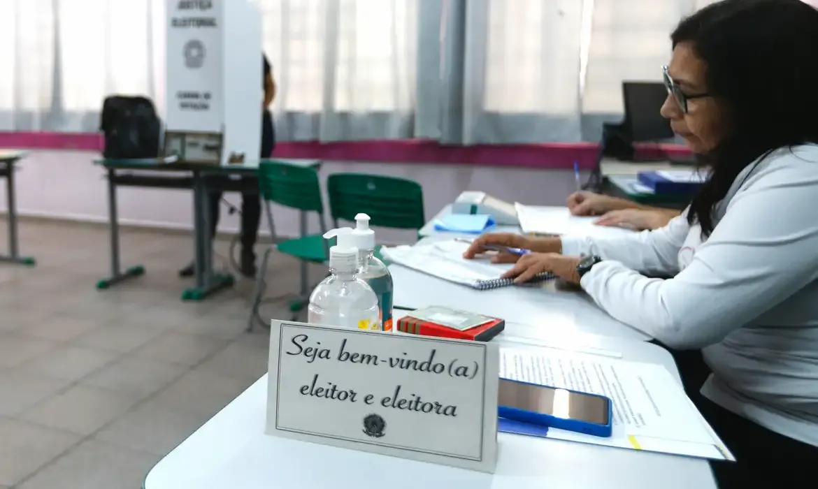 Eleições 2026: eleitor pode se inscrever para ser mesário voluntário